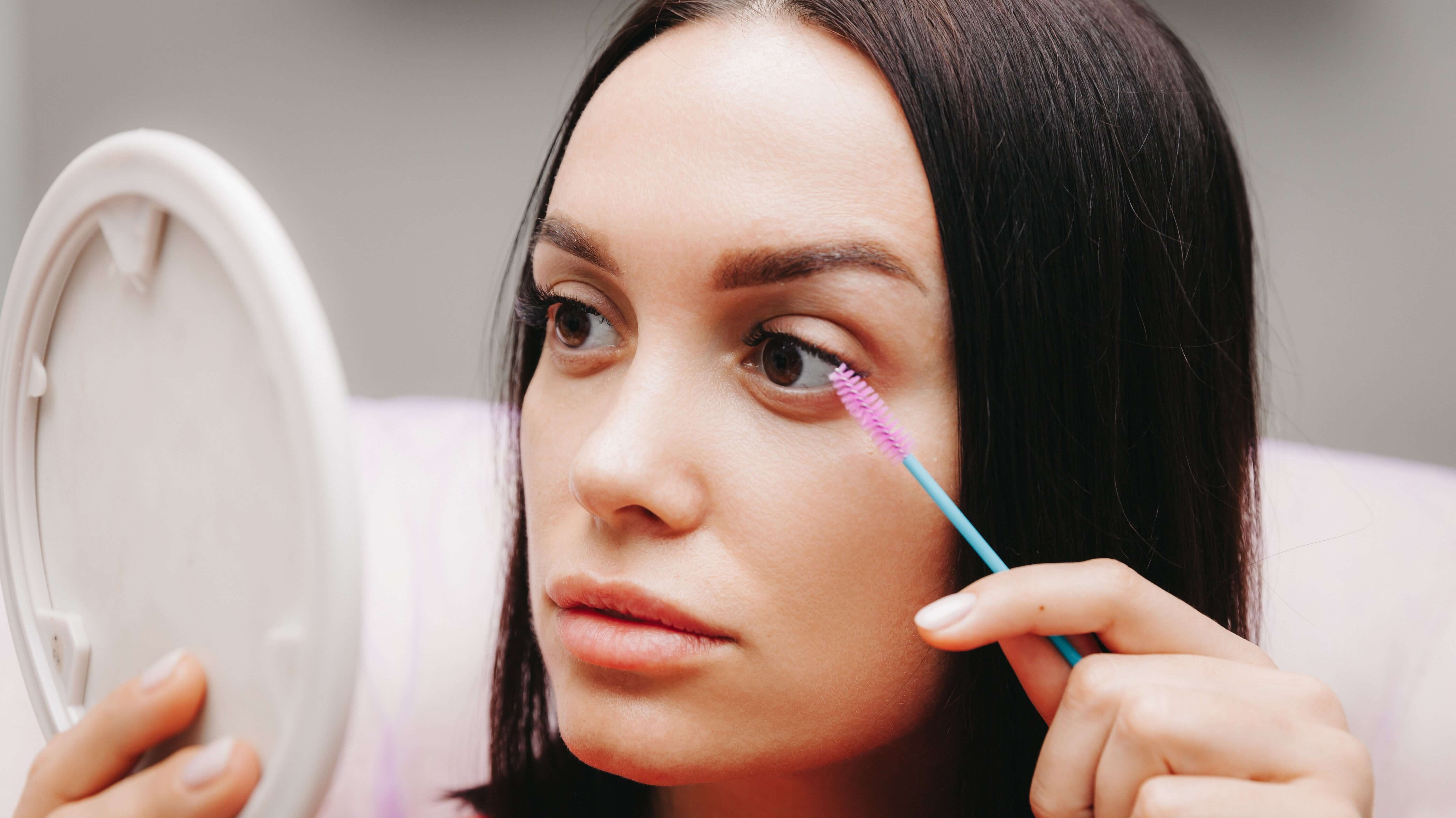 The Secret to Naturally Long, Beautiful Lashes: Why You Should Try an Eyelash Growth Serum